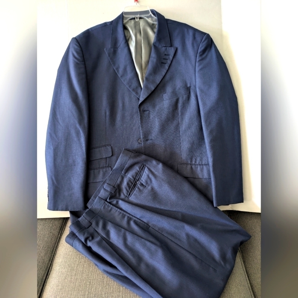 Mens Stacy Adams 2-piece suit. Great condition. Halloween Costume